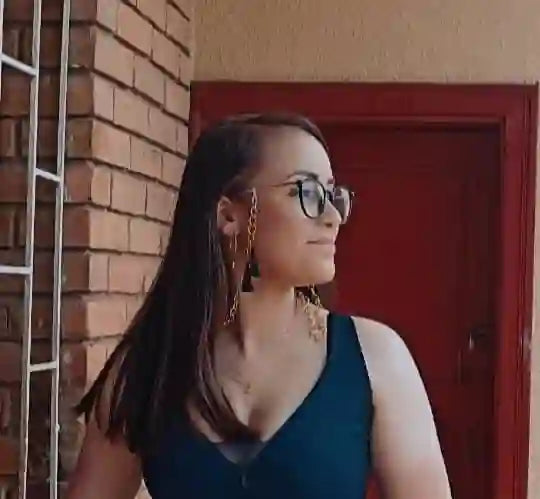 <em><strong>Elena Vergara  (Tuluá, Valle)</strong></em>